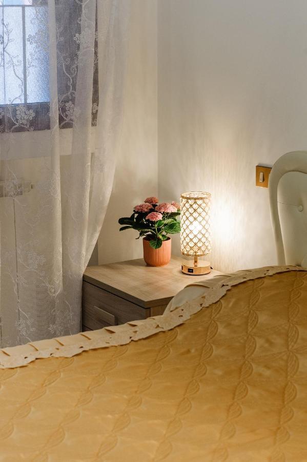Appartamento Afrodite Desenzano del Garda Exterior photo